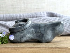 Sleepy grey cat kami guardian spirit sculpture | Shinto shamanism raku statue