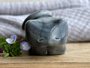 Gentle grey cat kami guardian spirit sculpture | Shinto shamanism raku statue