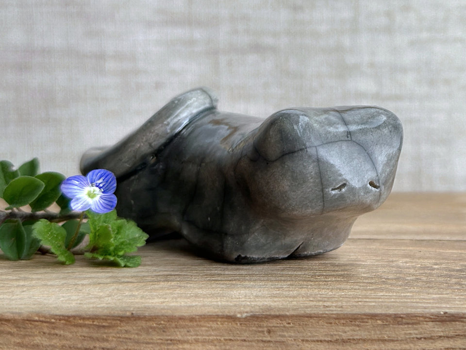 Sleepy grey cat kami guardian spirit sculpture | Shinto shamanism raku statue
