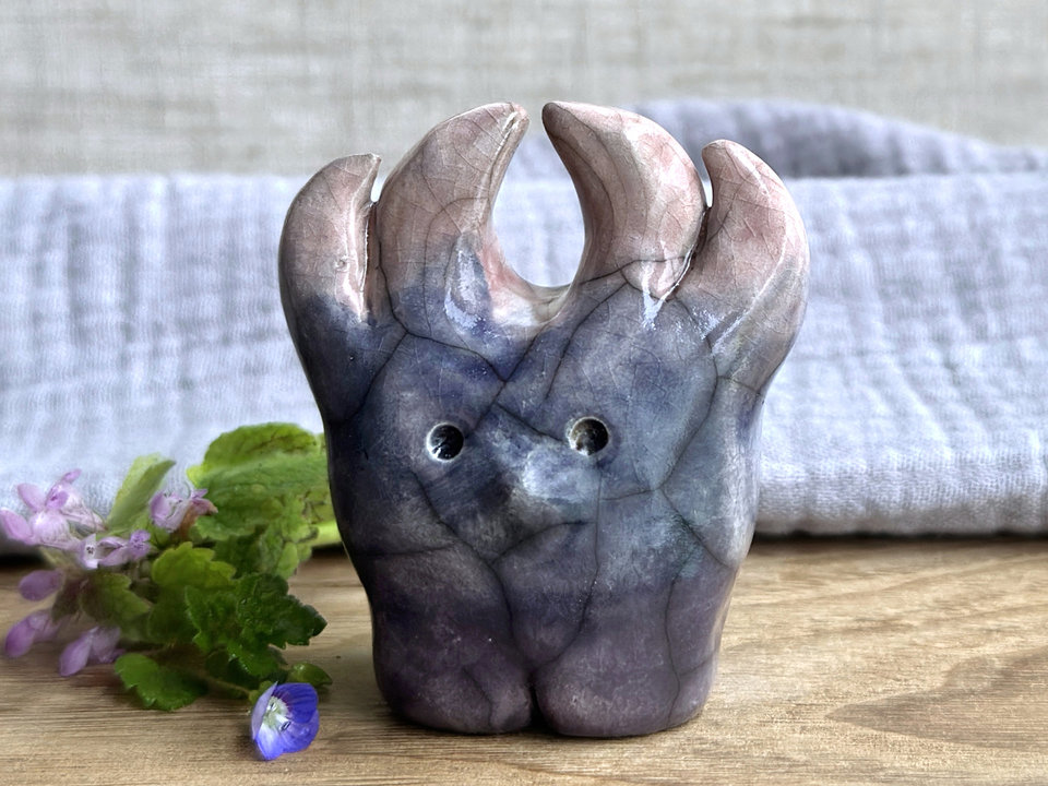 Uncertain dusk creature (friend) | Shinto sculpture, shamanism totem