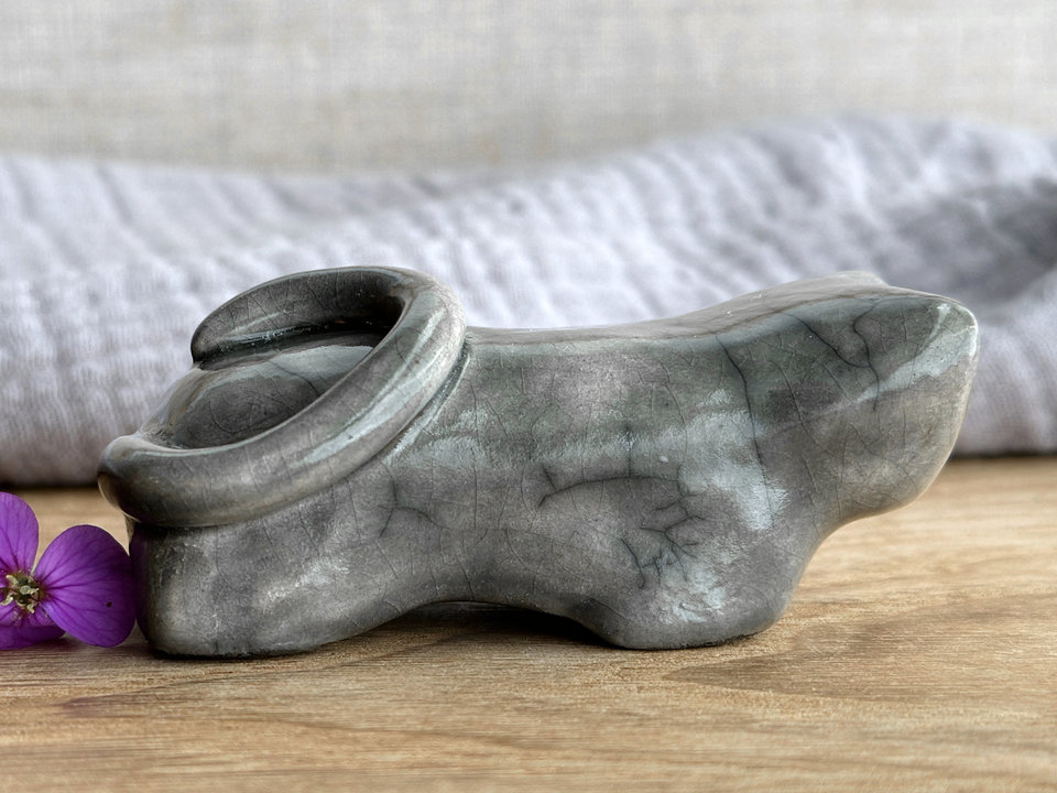Sleepy grey cat kami guardian spirit sculpture | Shinto shamanism raku statue