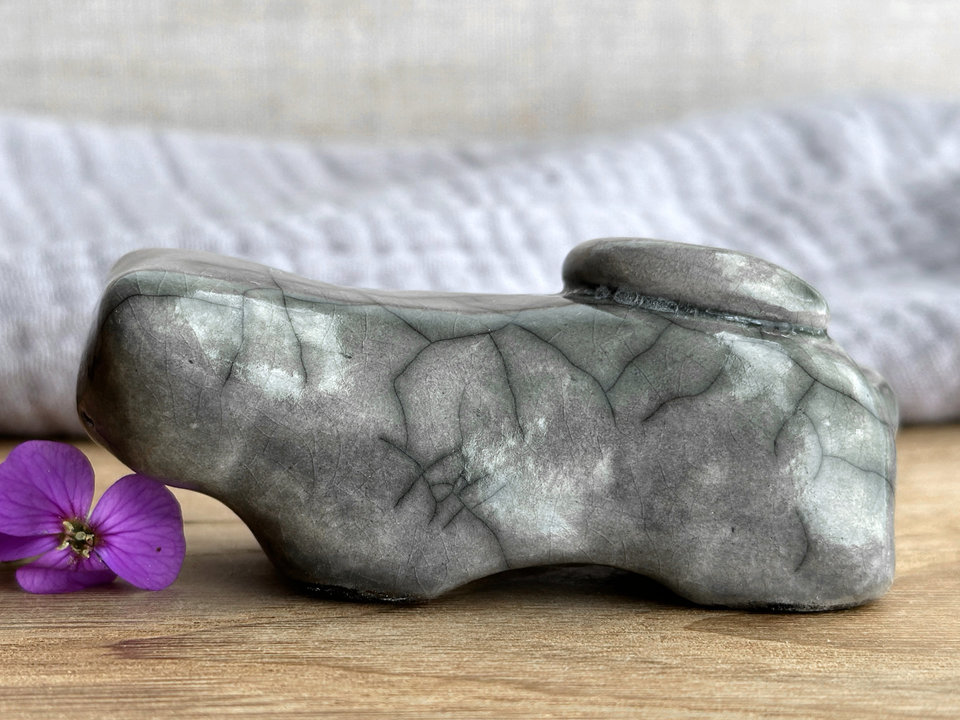 Sleepy grey cat kami guardian spirit sculpture | Shinto shamanism raku statue