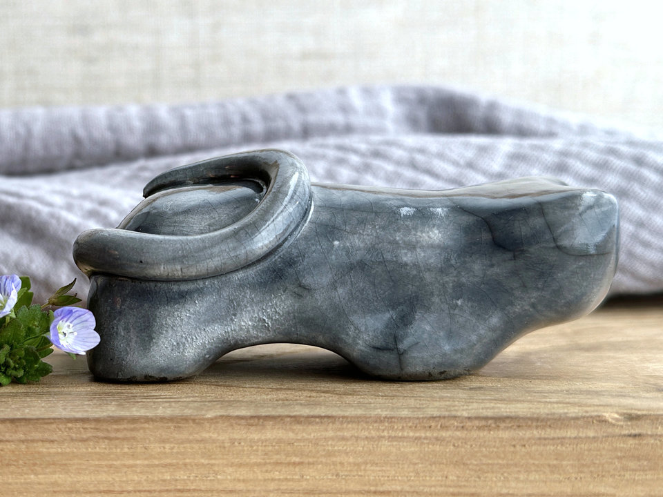 Gentle grey cat kami guardian spirit sculpture | Shinto shamanism raku statue