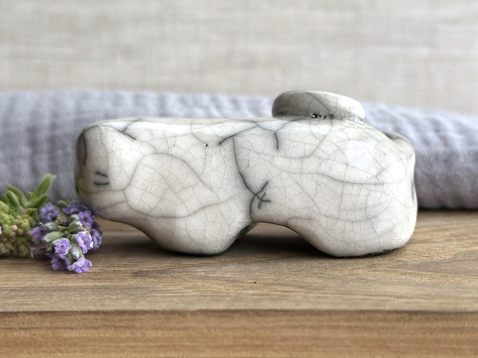 Sleepy white cat kami guardian spirit sculpture | Shinto shamanism raku statue