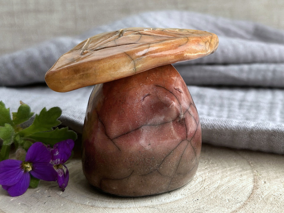 Quiet autumn leaf spirit sculpture | Shinto shamanism earth guardian kami statue