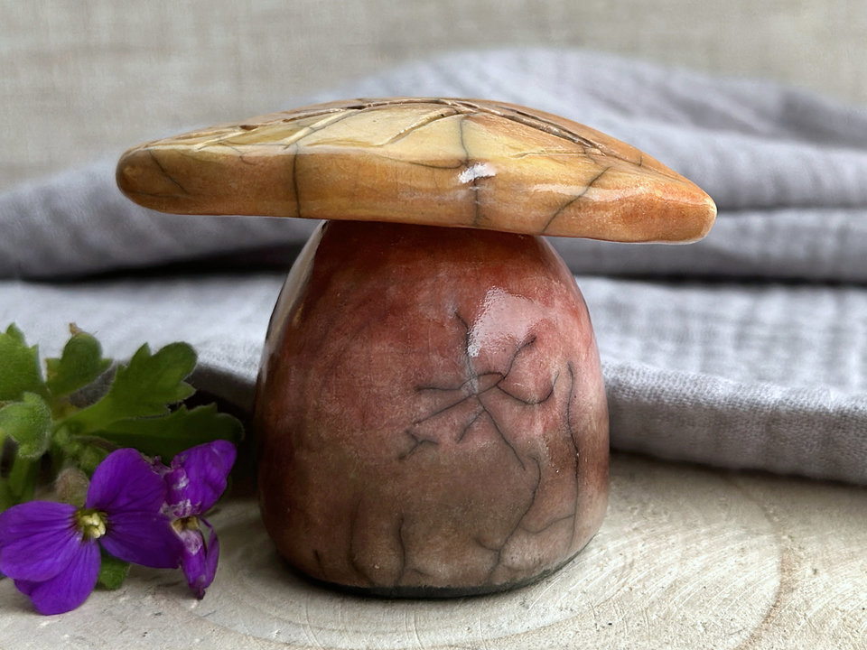 Quiet autumn leaf spirit sculpture | Shinto shamanism earth guardian kami statue