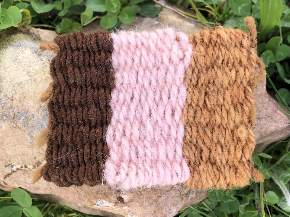 Small (mini) hand-woven tatami mat in organic wool for Jizo and kami sculptures. Lovely for Shinto kamidana shrine. Plant-dyed pink, burgundy, and pale copper colours.