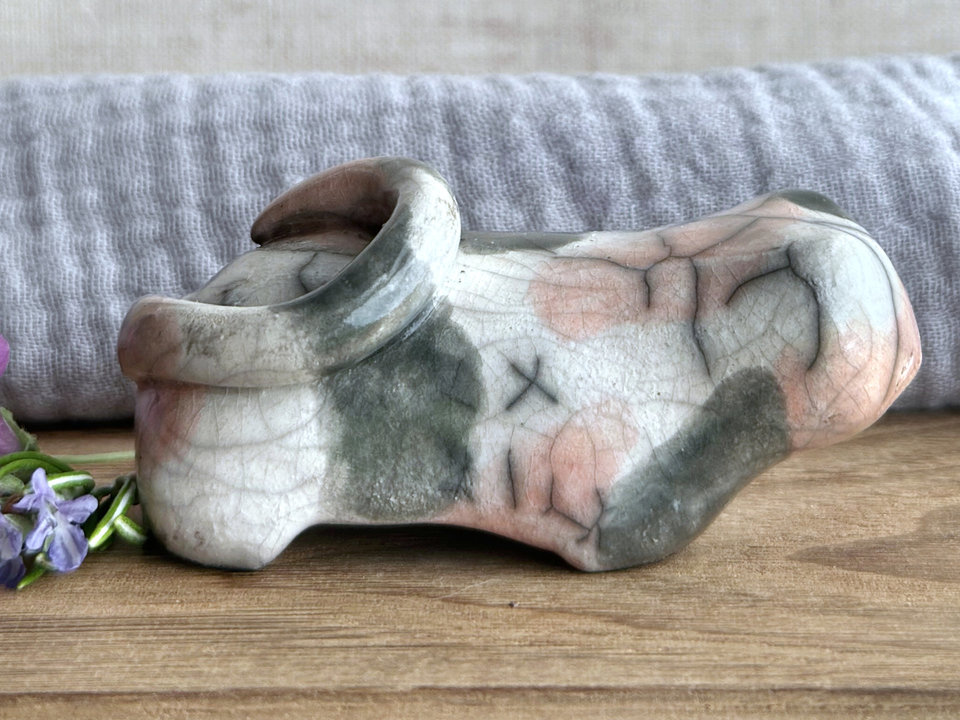 Quiet and tired calico cat kami sculpture | nature spirit guardian figure, Shinto, shamanism